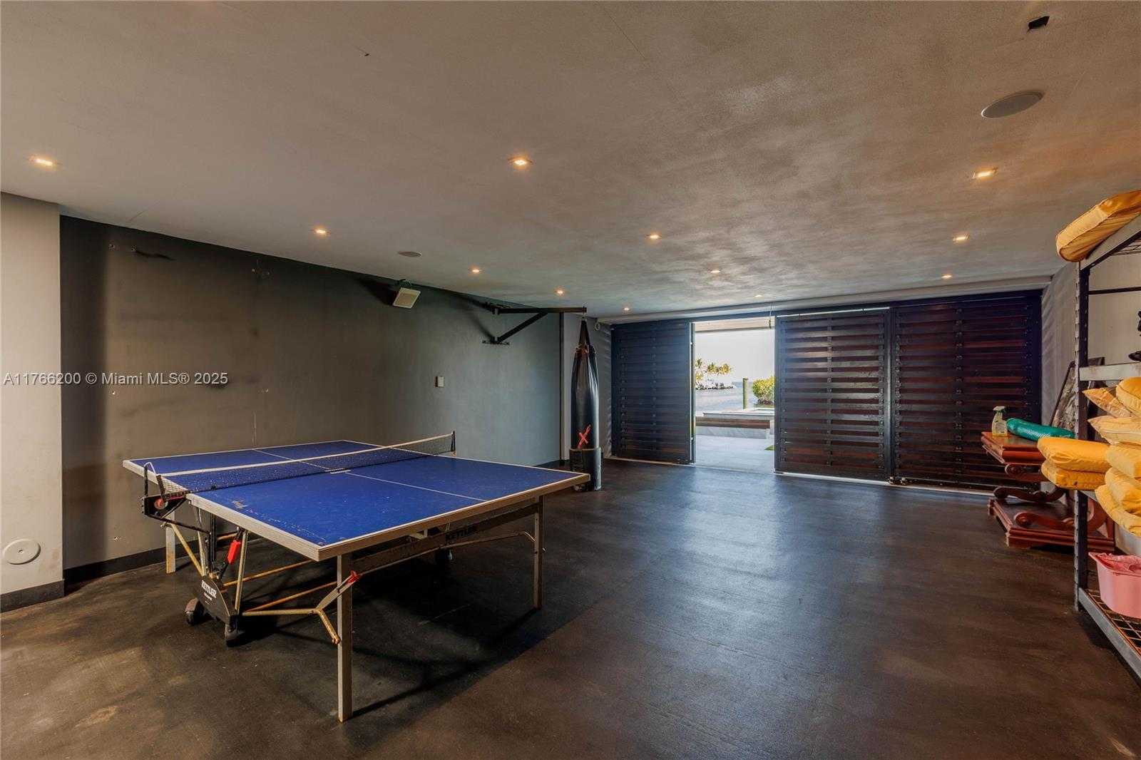 Small Image of 13009 MAR ST, Coral Gables Number 65