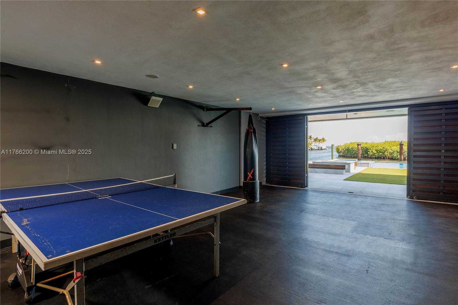 Small Image of 13009 MAR ST, Coral Gables Number 66