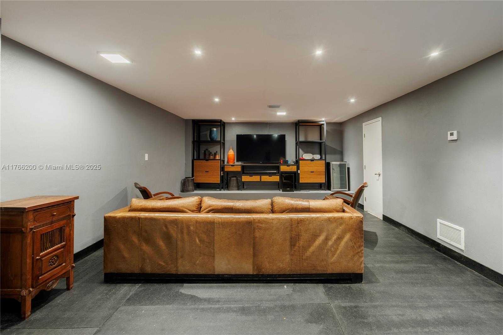Small Image of 13009 MAR ST, Coral Gables Number 68