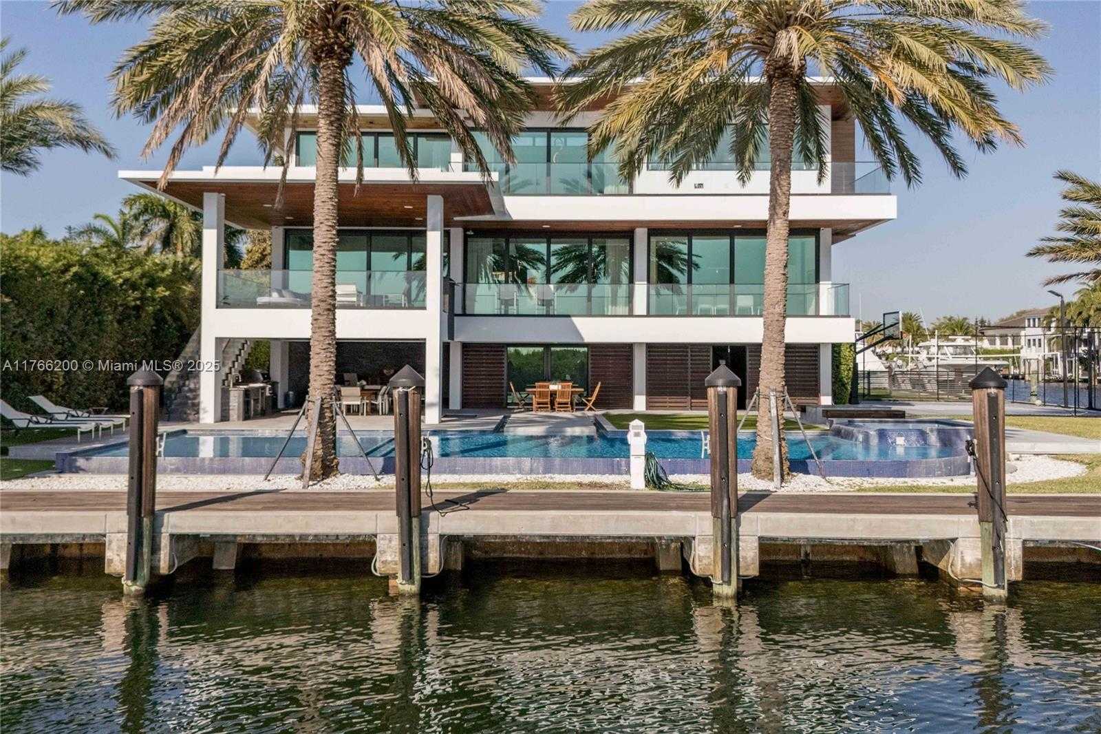Small Image of 13009 MAR ST, Coral Gables Number 8