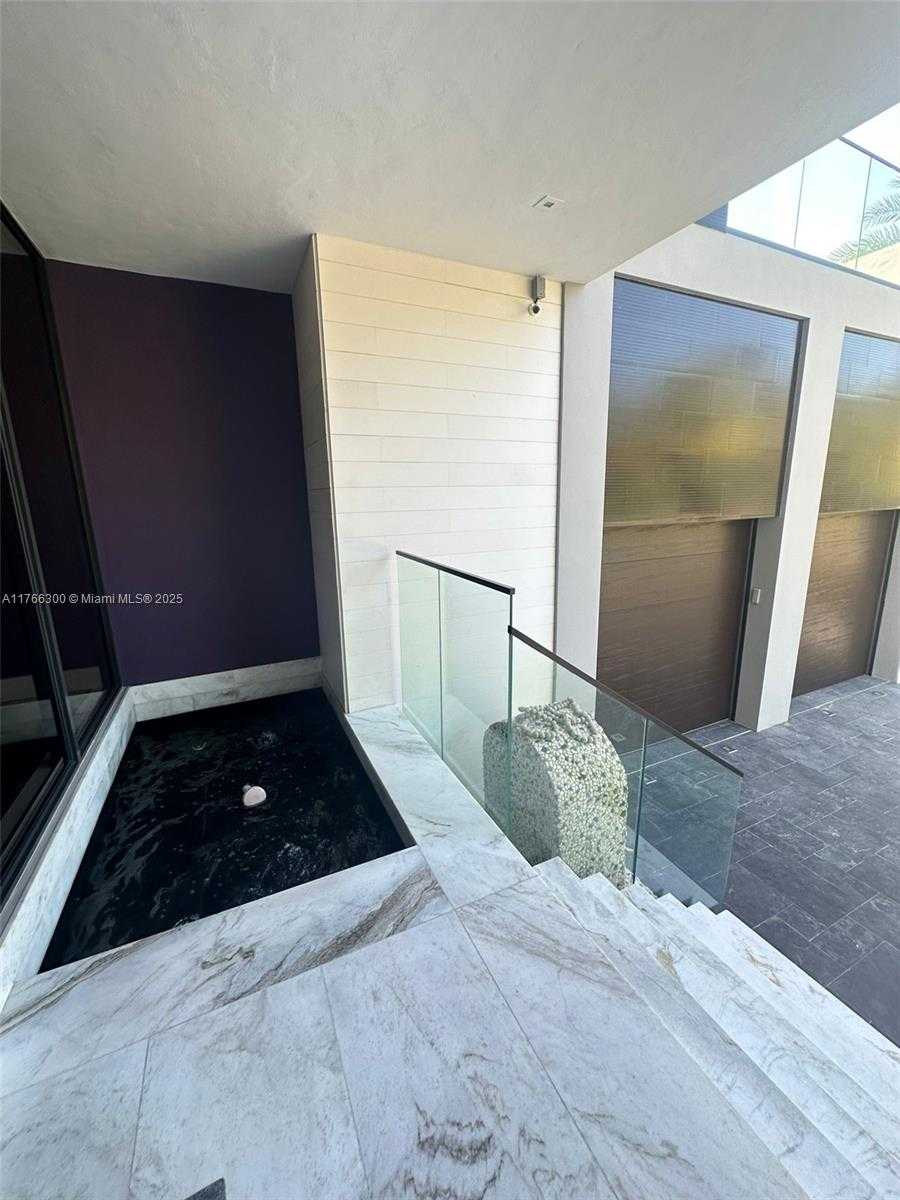 Small Image of 610 HARBOR CIR, Key Biscayne Number 10