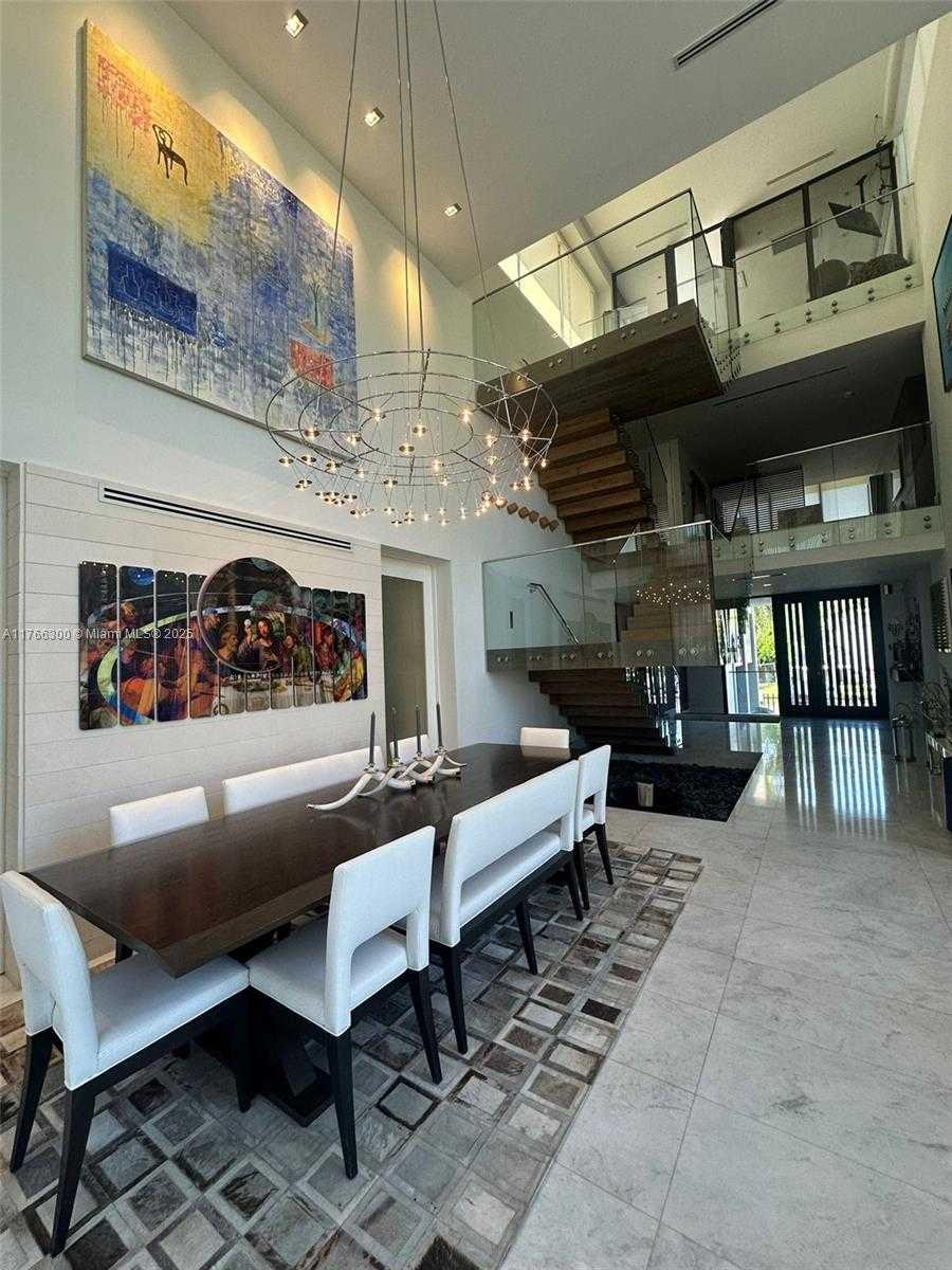 Small Image of 610 HARBOR CIR, Key Biscayne Number 12