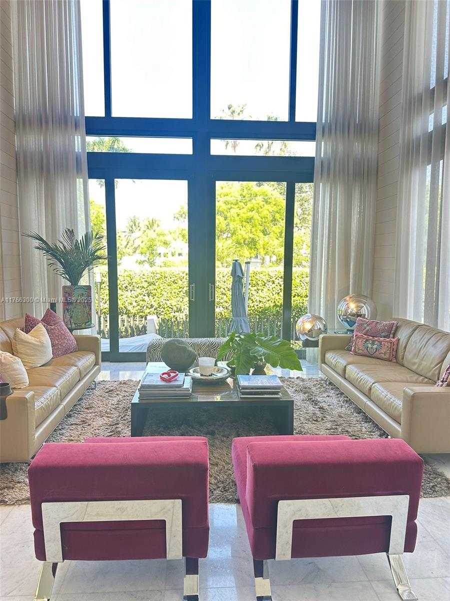 Small Image of 610 HARBOR CIR, Key Biscayne Number 15