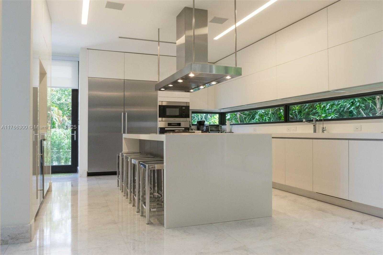 Small Image of 610 HARBOR CIR, Key Biscayne Number 19