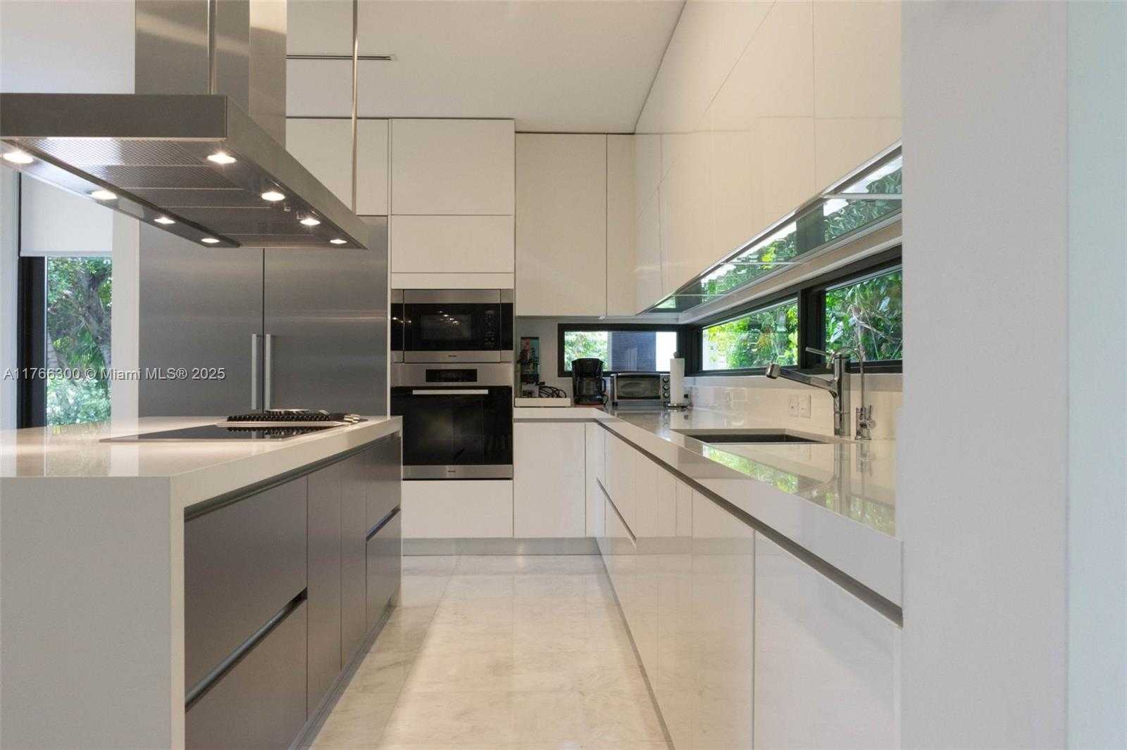 Small Image of 610 HARBOR CIR, Key Biscayne Number 20