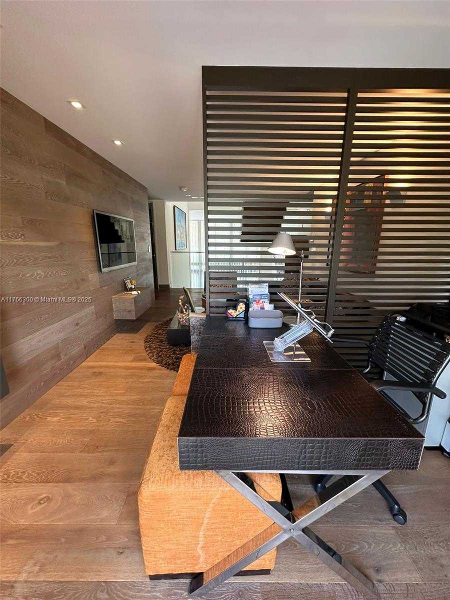 Small Image of 610 HARBOR CIR, Key Biscayne Number 23