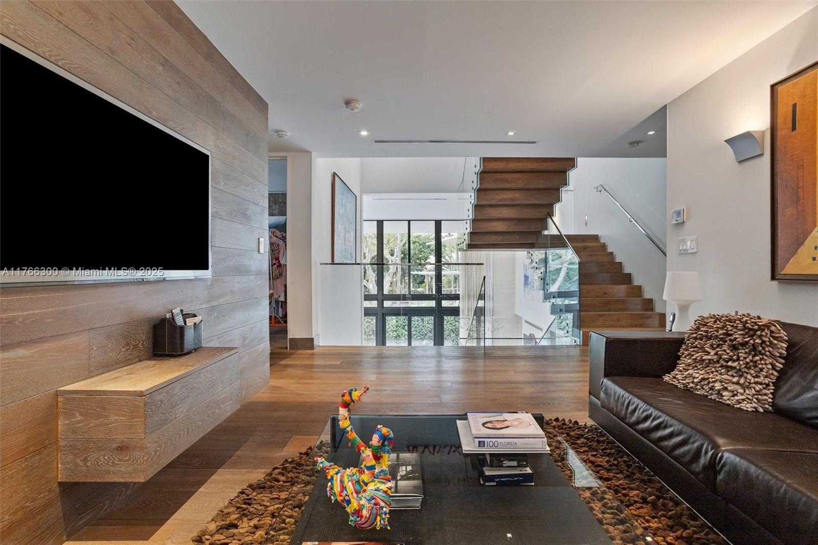 Small Image of 610 HARBOR CIR, Key Biscayne Number 24