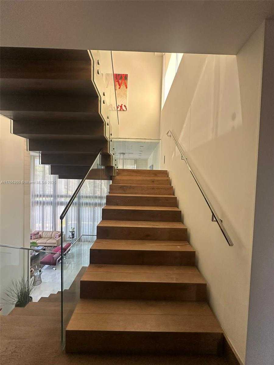 Small Image of 610 HARBOR CIR, Key Biscayne Number 25