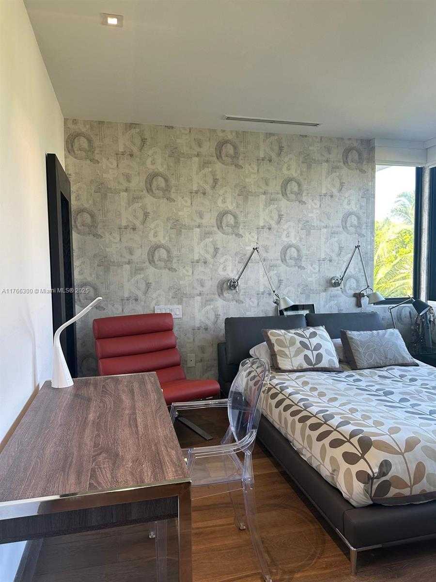 Small Image of 610 HARBOR CIR, Key Biscayne Number 30