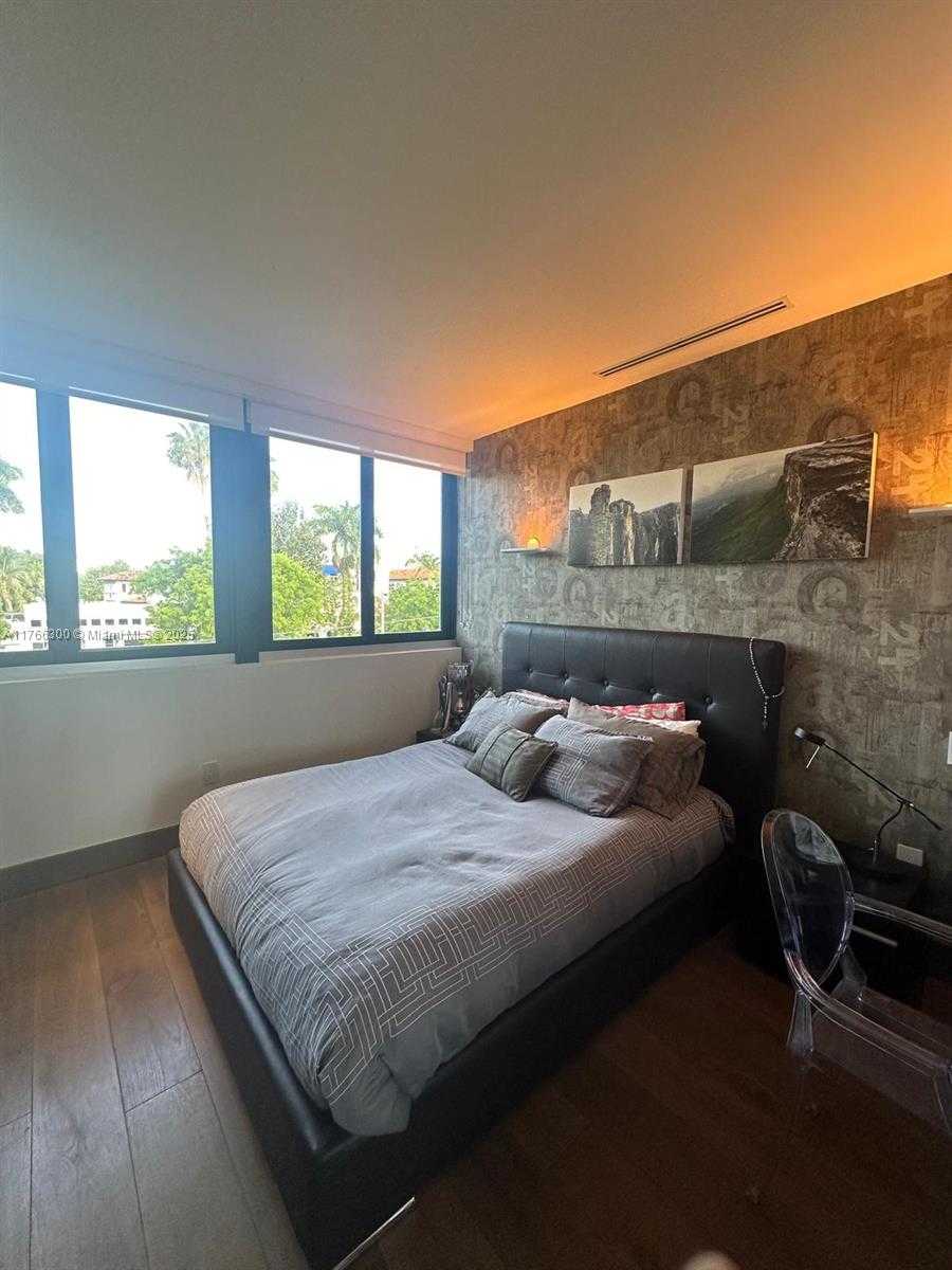 Small Image of 610 HARBOR CIR, Key Biscayne Number 31