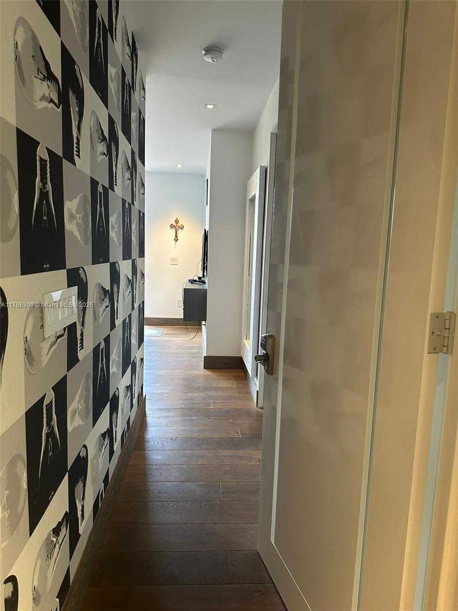 Small Image of 610 HARBOR CIR, Key Biscayne Number 32