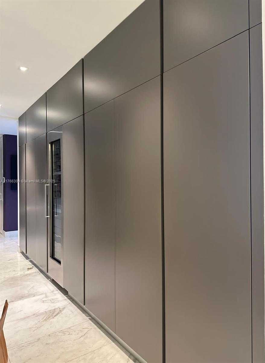 Small Image of 610 HARBOR CIR, Key Biscayne Number 35