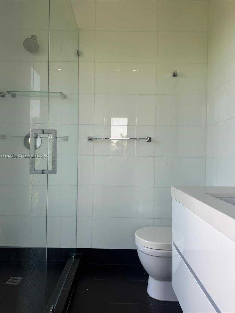 Small Image of 610 HARBOR CIR, Key Biscayne Number 41