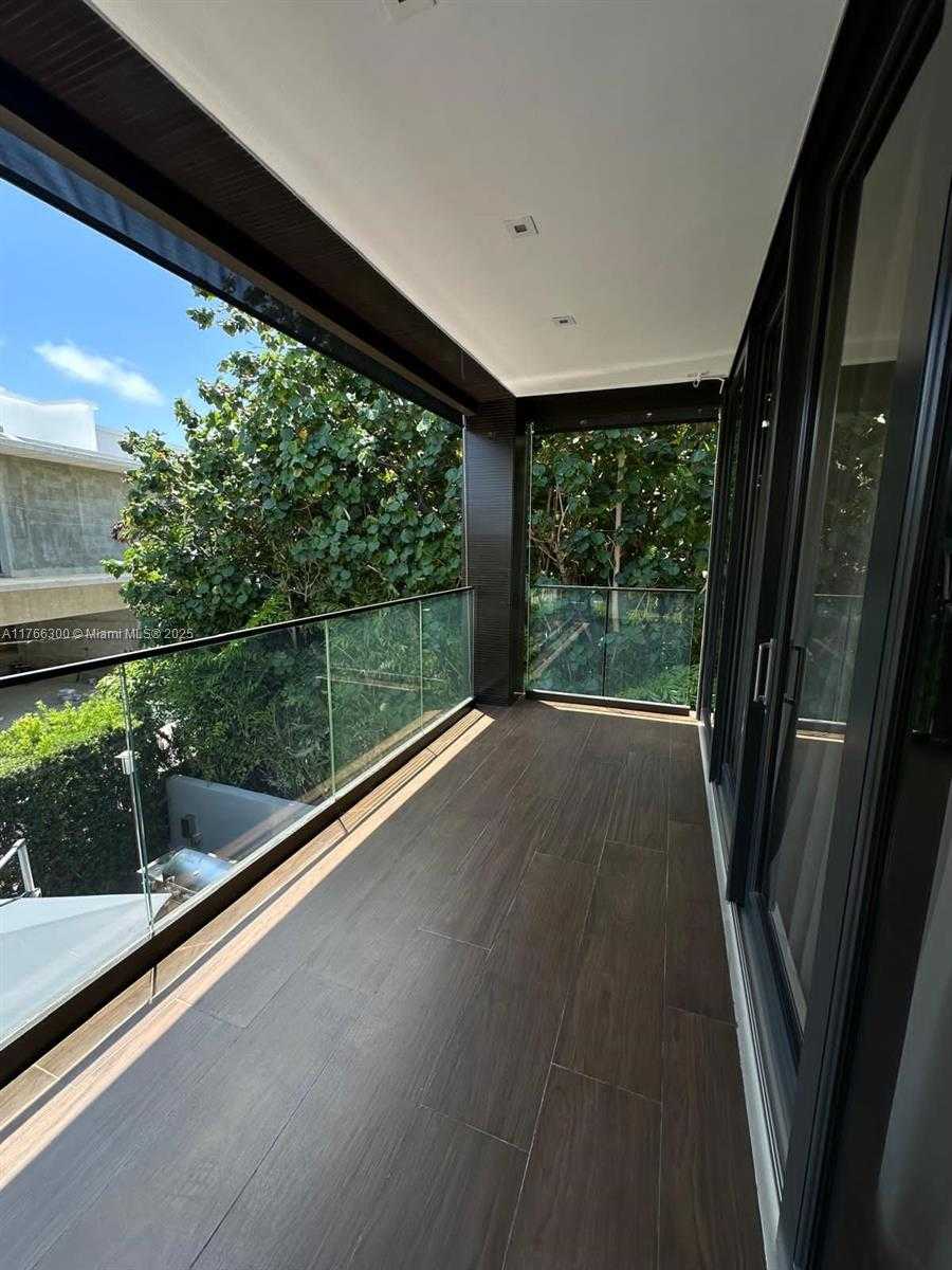 Small Image of 610 HARBOR CIR, Key Biscayne Number 42