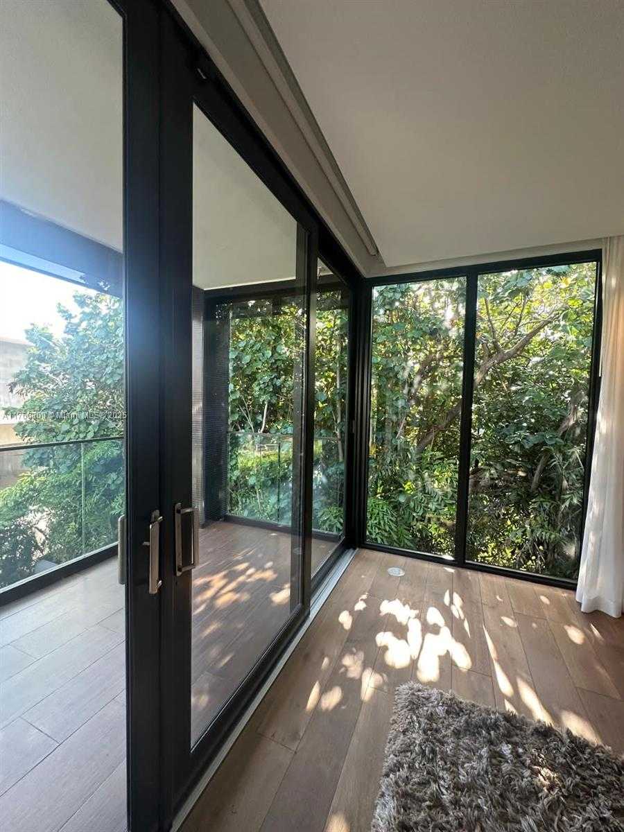 Small Image of 610 HARBOR CIR, Key Biscayne Number 44