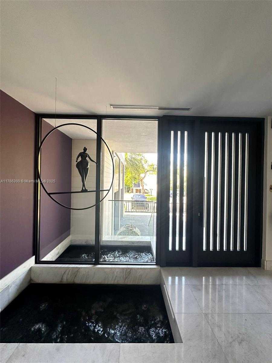 Small Image of 610 HARBOR CIR, Key Biscayne Number 5