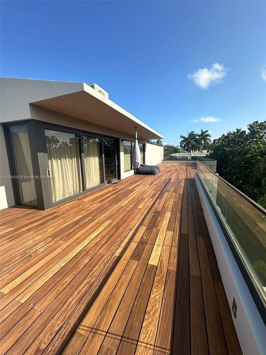 Small Image of 610 HARBOR CIR, Key Biscayne Number 52