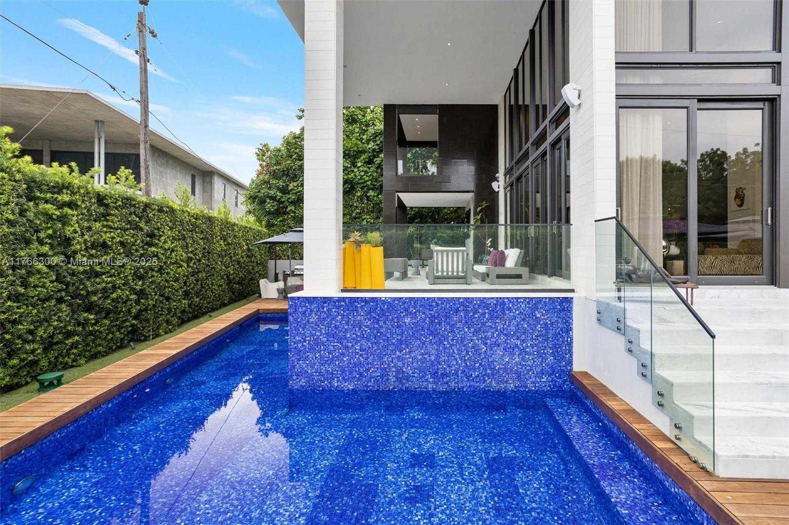 Small Image of 610 HARBOR CIR, Key Biscayne Number 55