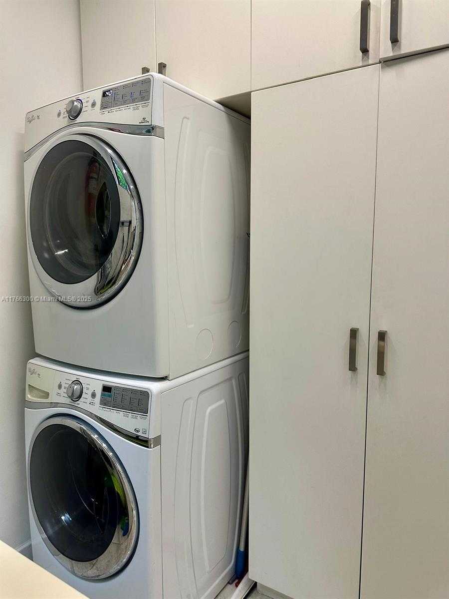 Small Image of 610 HARBOR CIR, Key Biscayne Number 57