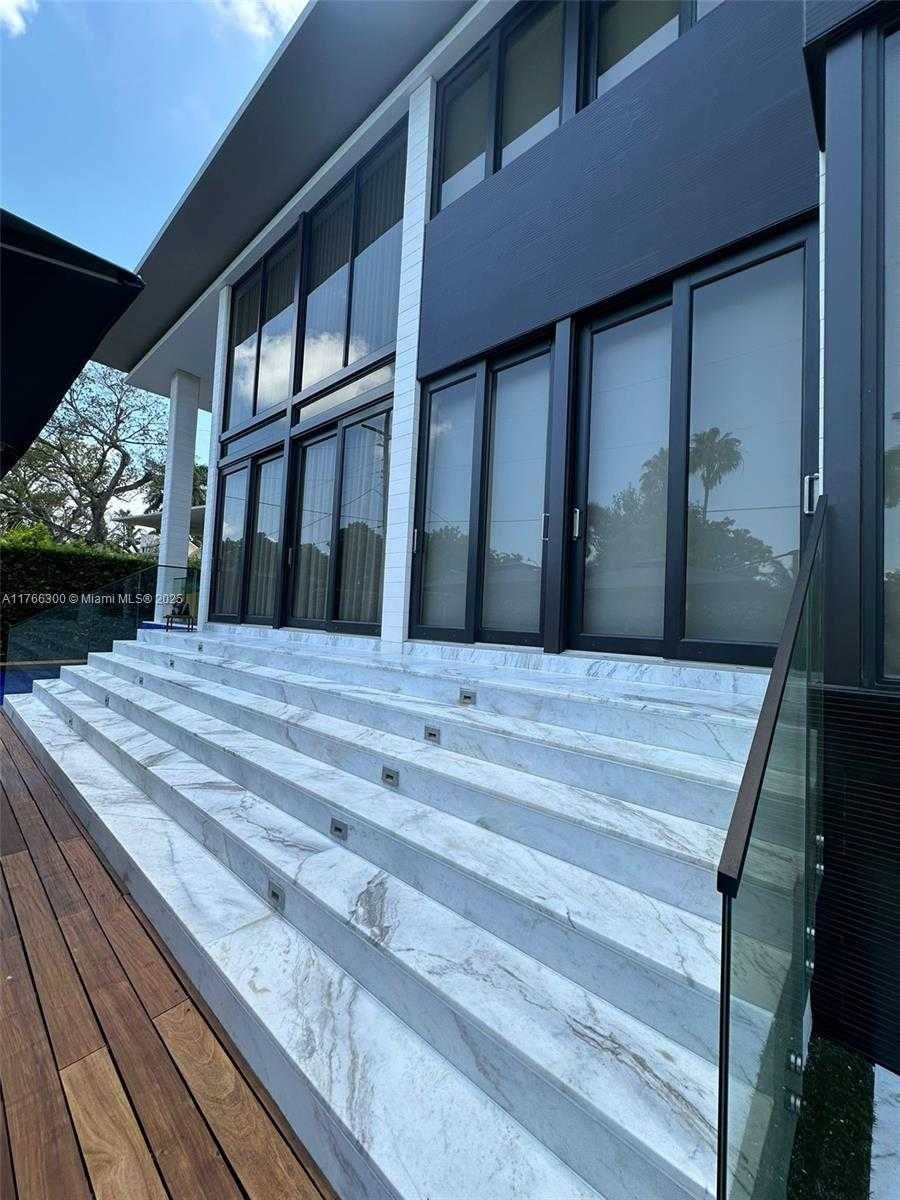 Small Image of 610 HARBOR CIR, Key Biscayne Number 59