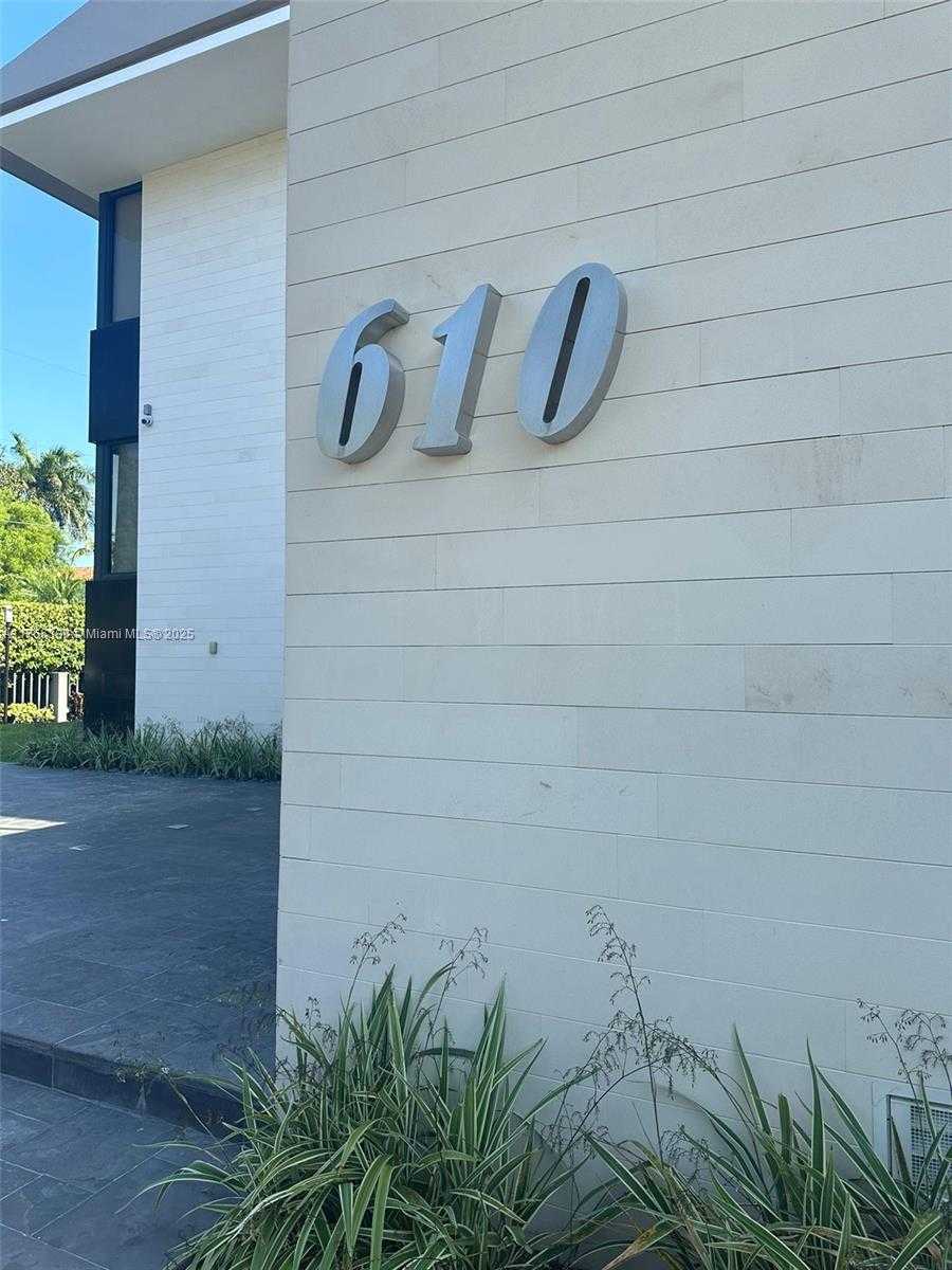 Small Image of 610 HARBOR CIR, Key Biscayne Number 6