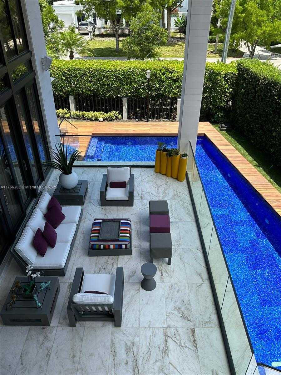 Small Image of 610 HARBOR CIR, Key Biscayne Number 60