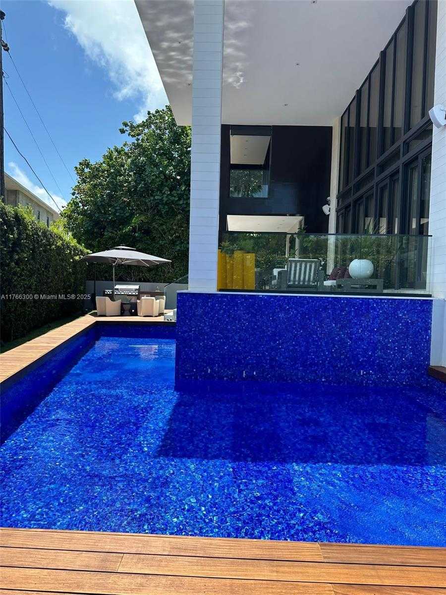 Small Image of 610 HARBOR CIR, Key Biscayne Number 61