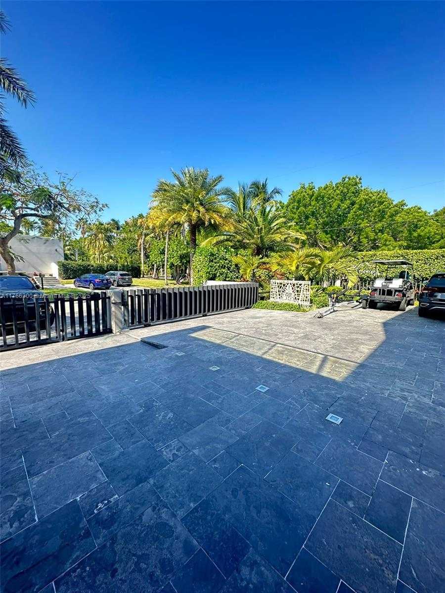 Small Image of 610 HARBOR CIR, Key Biscayne Number 62