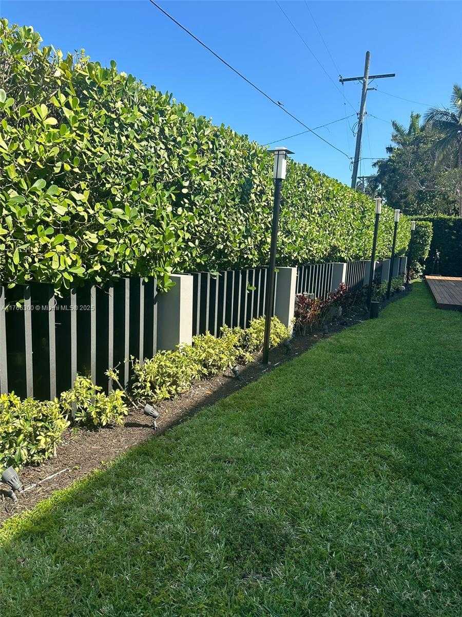 Small Image of 610 HARBOR CIR, Key Biscayne Number 67