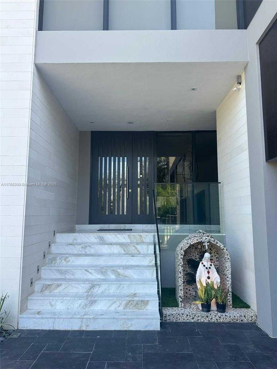 Small Image of 610 HARBOR CIR, Key Biscayne Number 7