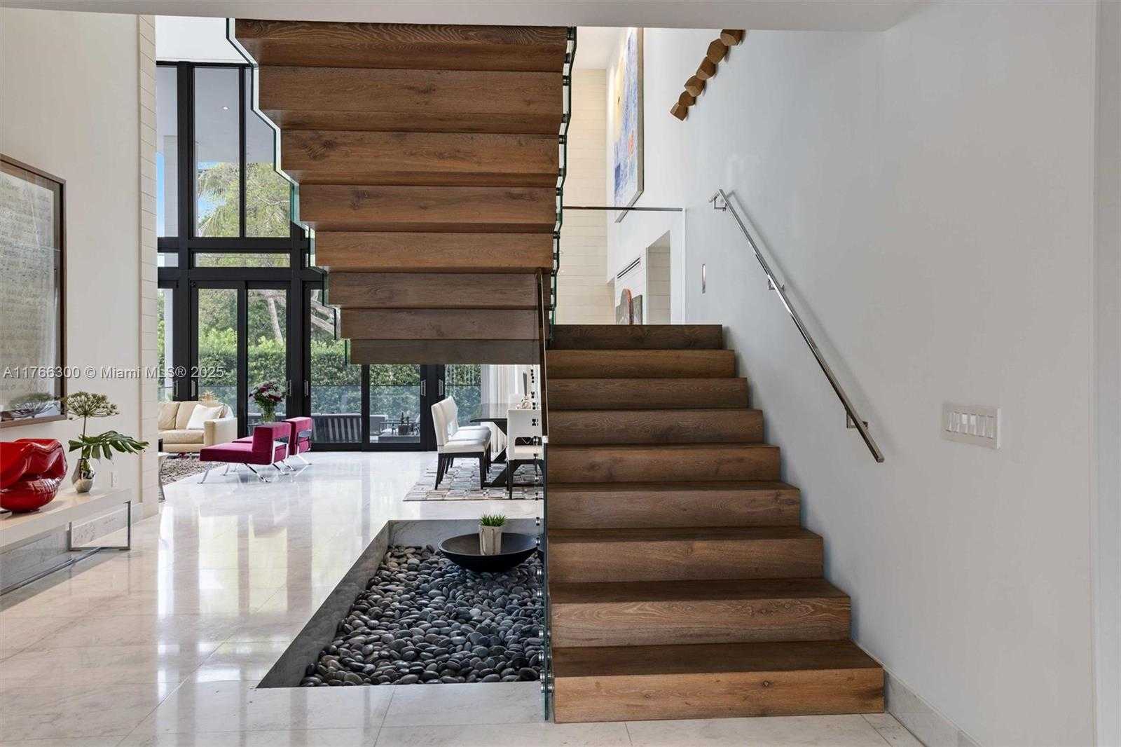 Small Image of 610 HARBOR CIR, Key Biscayne Number 9