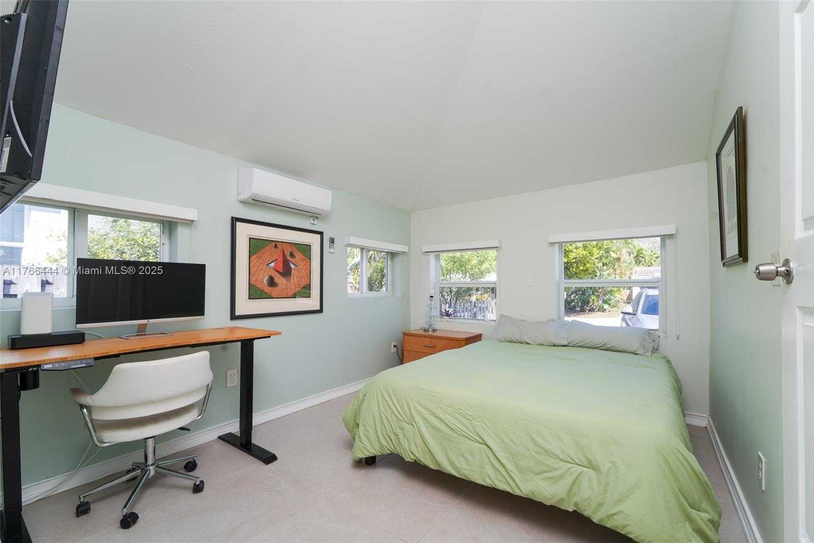 Small Image of 1504 FUNSTON ST, Hollywood Number 9