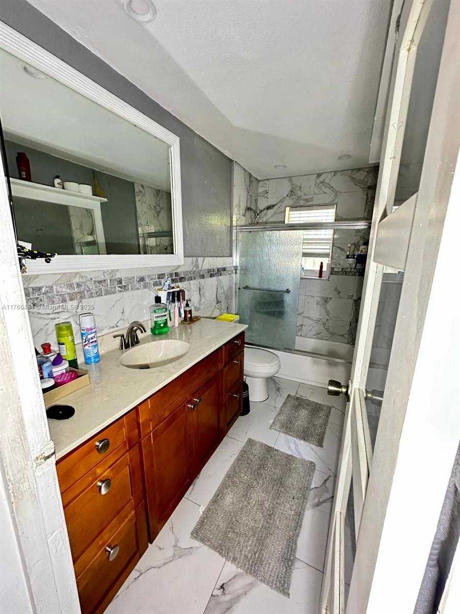 Small Image of 2941 NORTH WEST 173RD TER, Miami Gardens Number 12