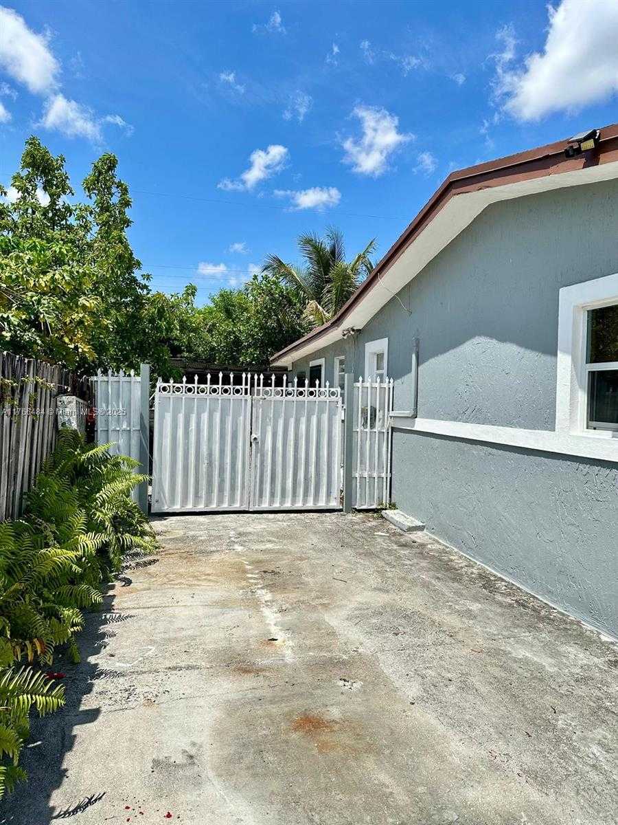 Small Image of 2941 NORTH WEST 173RD TER, Miami Gardens Number 13