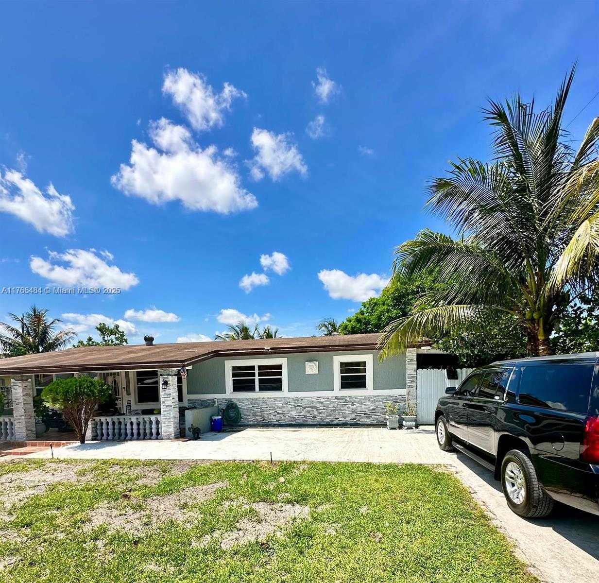 Small Image of 2941 NORTH WEST 173RD TER, Miami Gardens Number 3