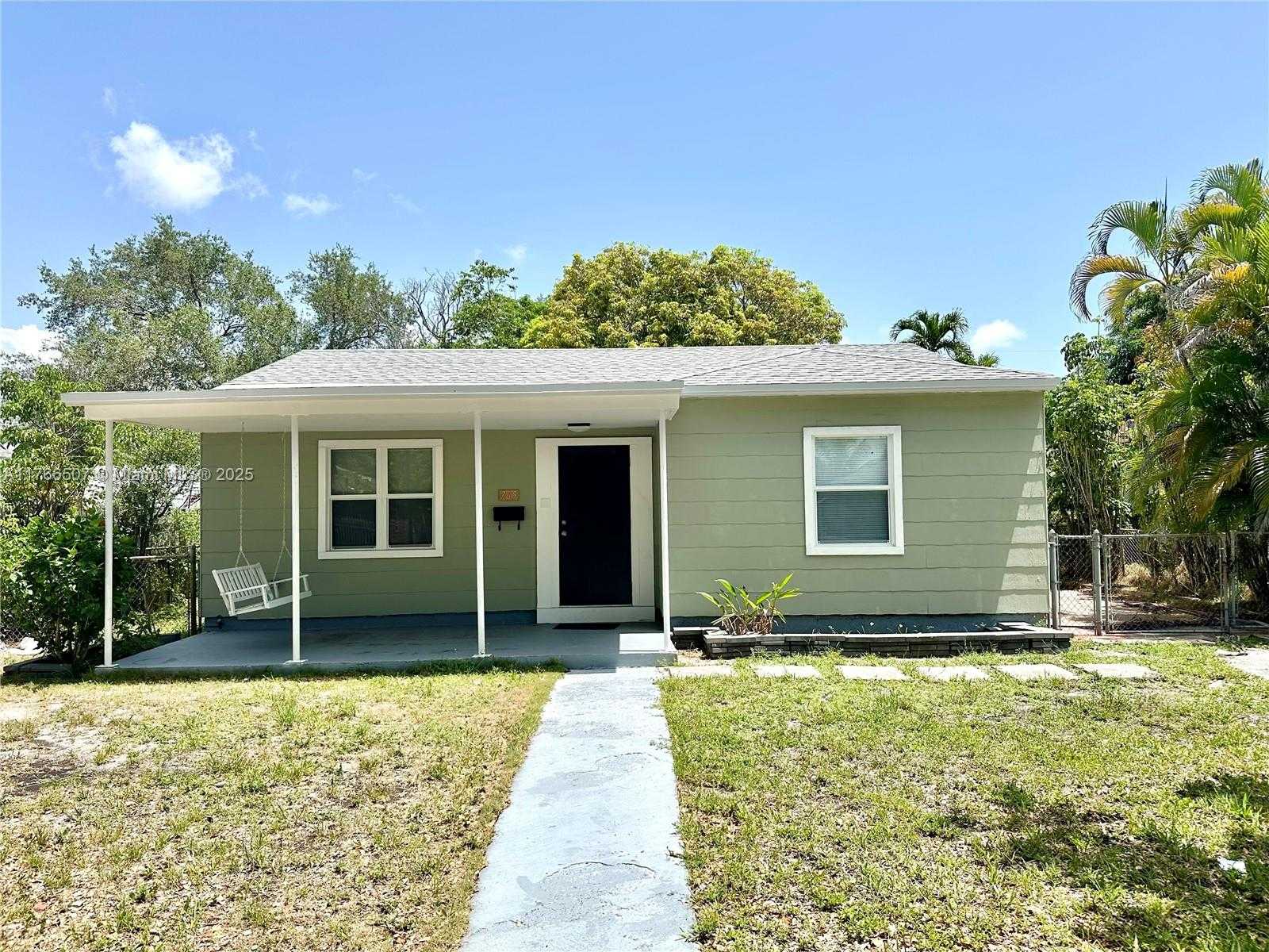 Small Image of 765 NORTH WEST 125TH ST, North Miami Number 3