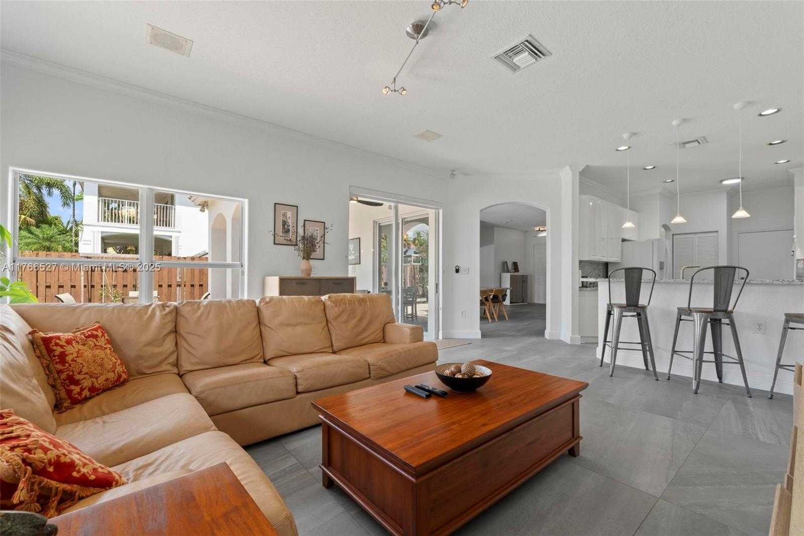 Small Image of 6216 NORTH WEST 113TH CT, Doral Number 16