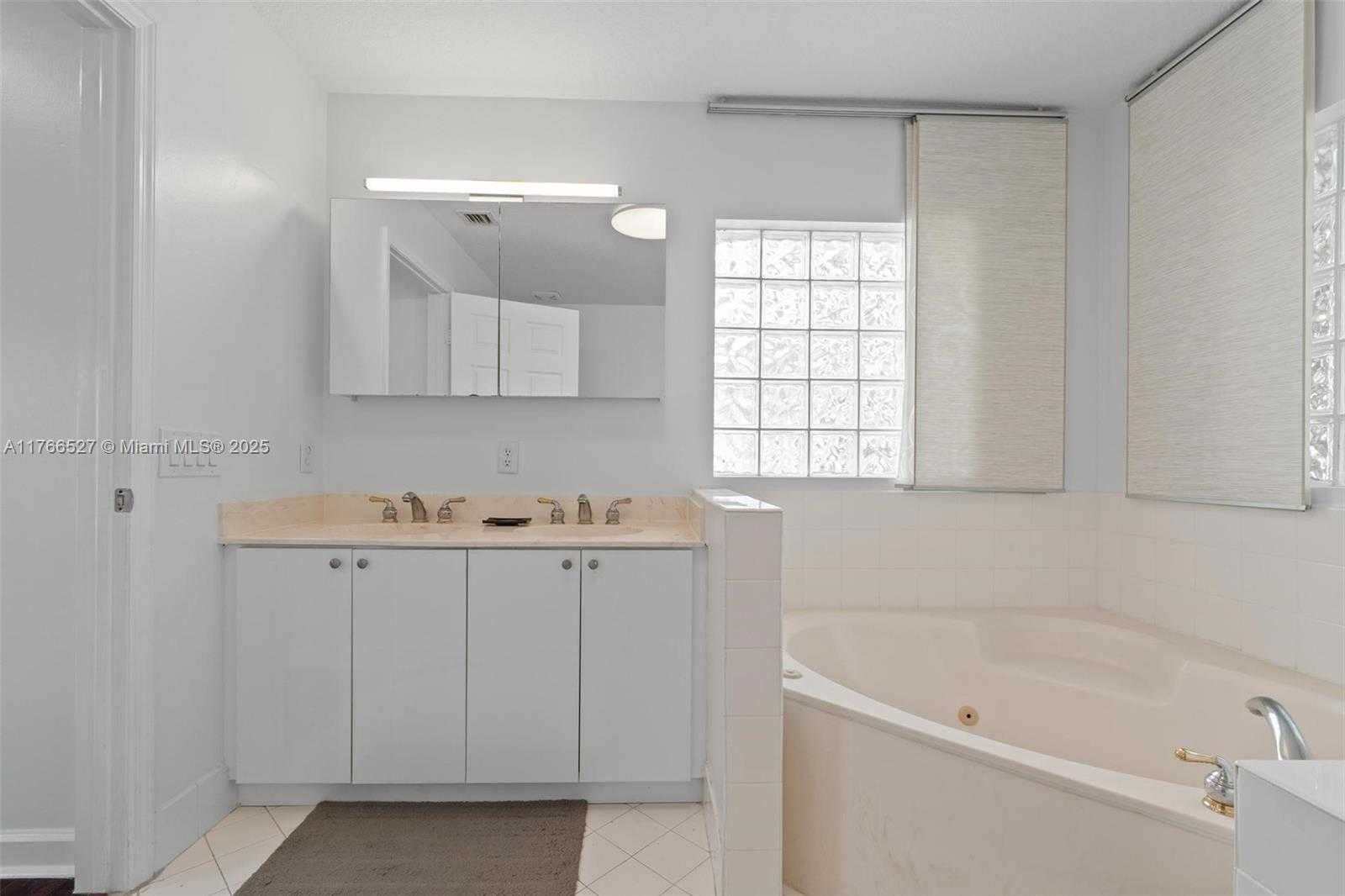 Small Image of 6216 NORTH WEST 113TH CT, Doral Number 27