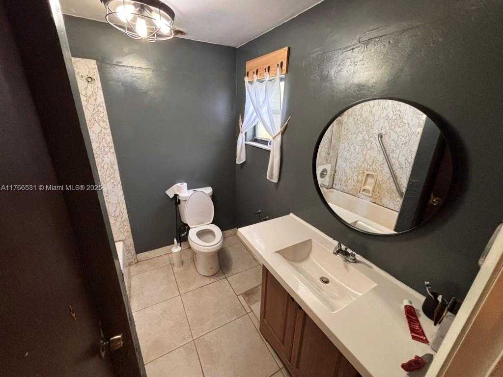 Small Image of 5390 US HWY 441 SE, Okeechobee Number 10