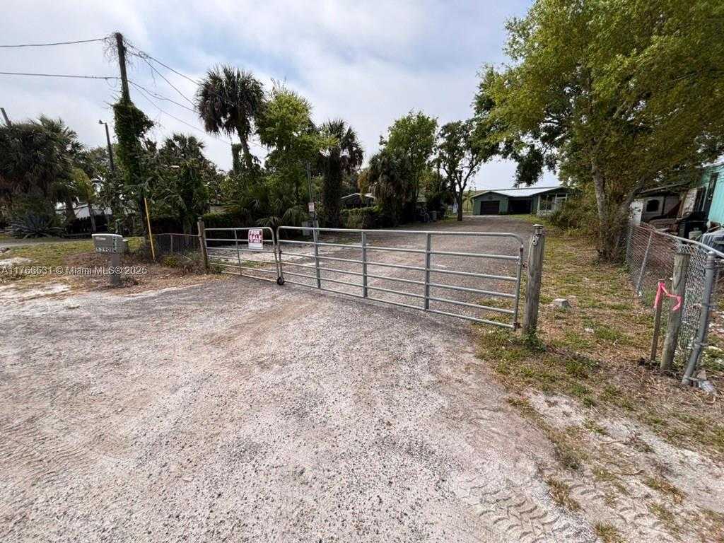 Small Image of 5390 US HWY 441 SE, Okeechobee Number 8