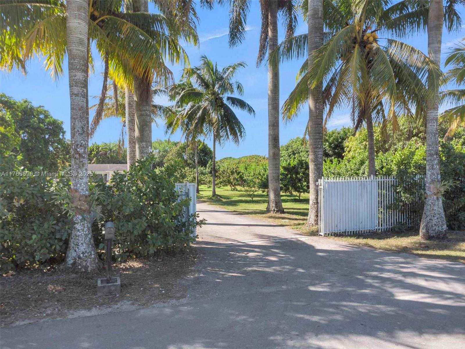 Small Image of 16950 SOUTH WEST 188TH ST, Miami Number 2