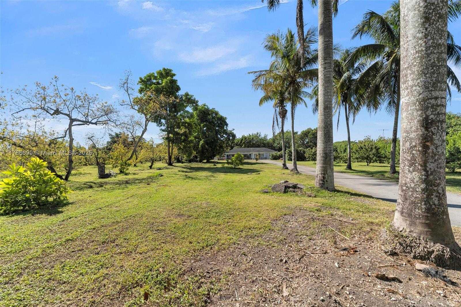 Small Image of 16950 SOUTH WEST 188TH ST, Miami Number 3