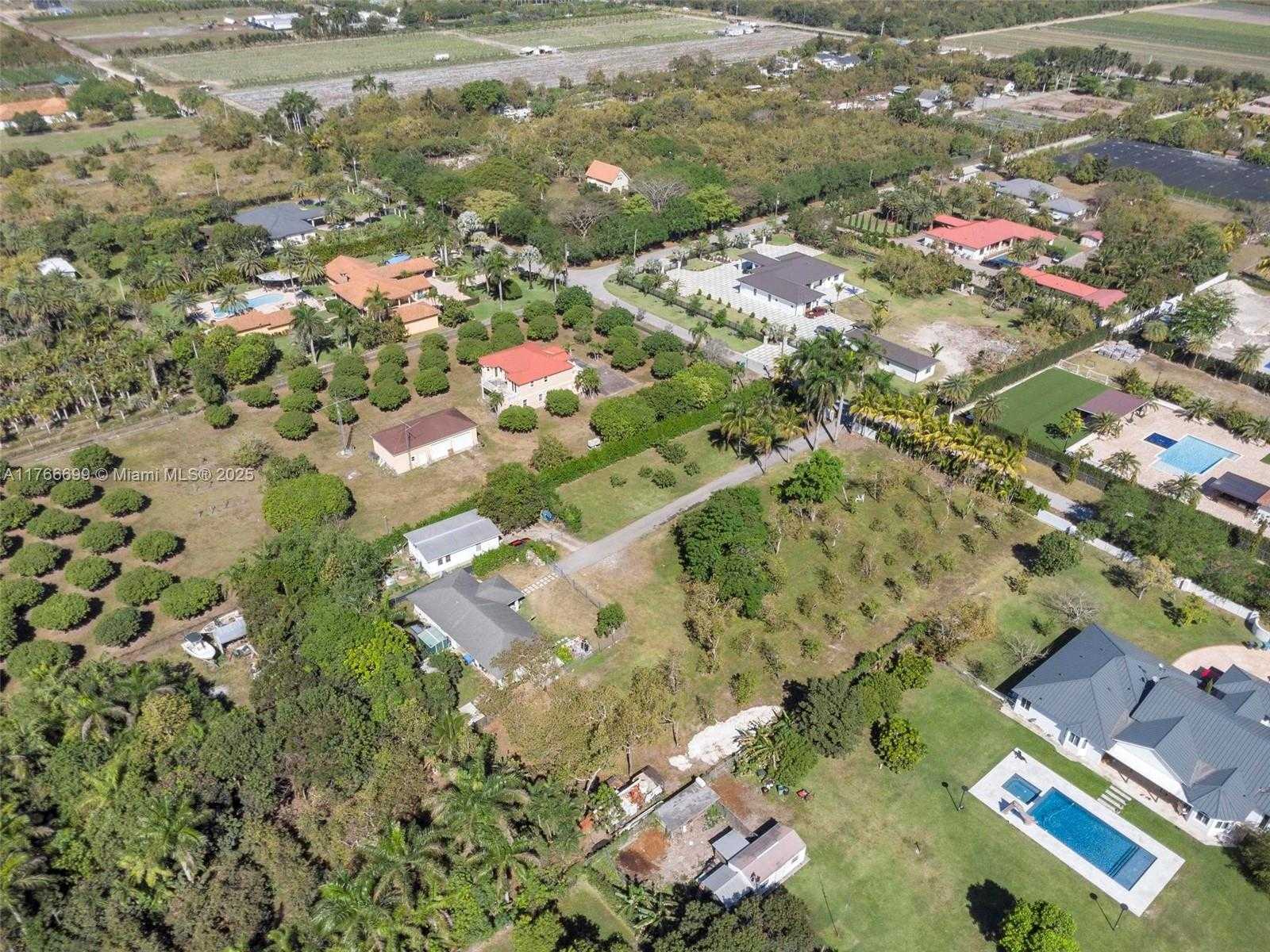 Small Image of 16950 SOUTH WEST 188TH ST, Miami Number 30