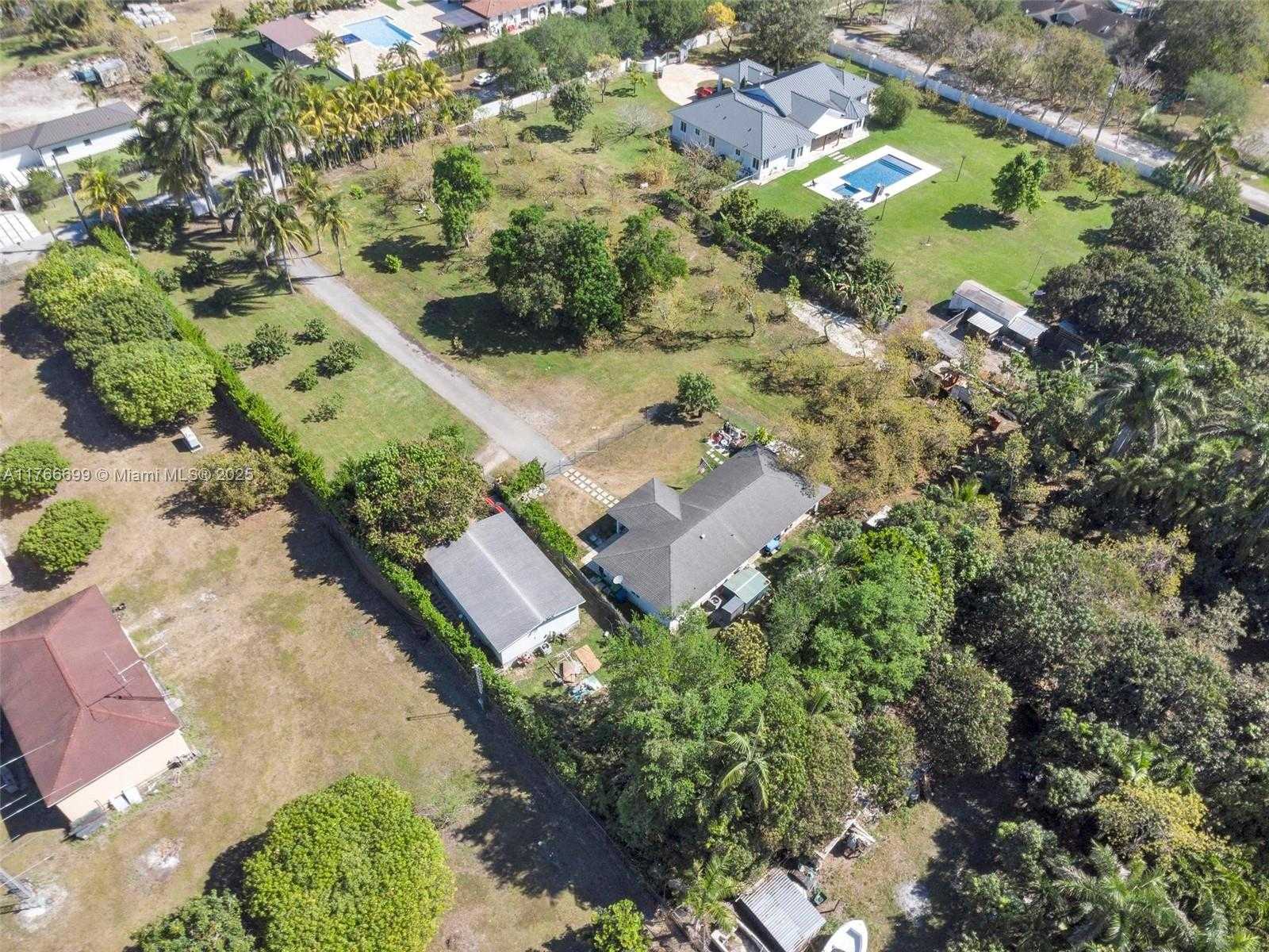 Small Image of 16950 SOUTH WEST 188TH ST, Miami Number 31
