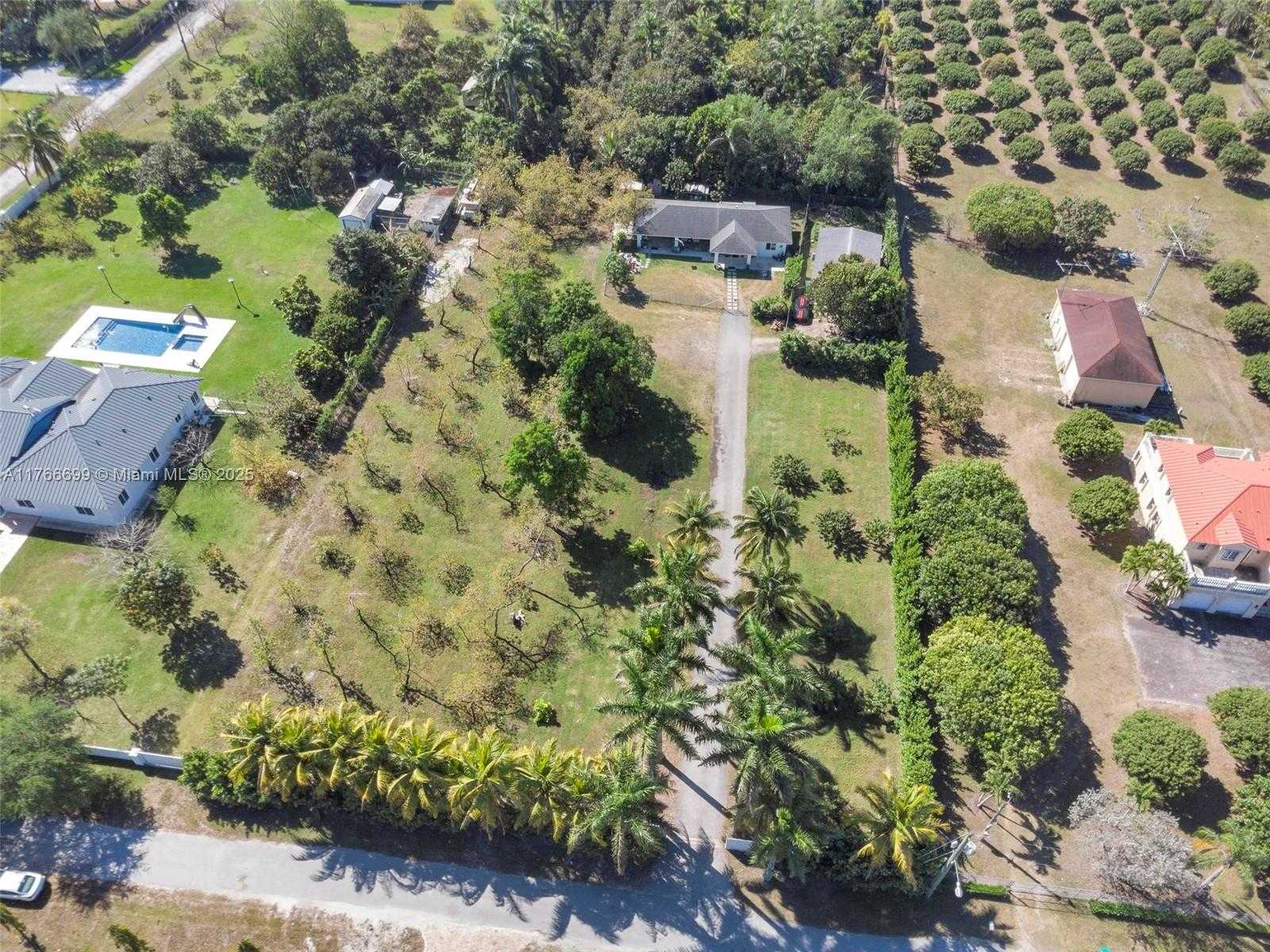 Small Image of 16950 SOUTH WEST 188TH ST, Miami Number 32