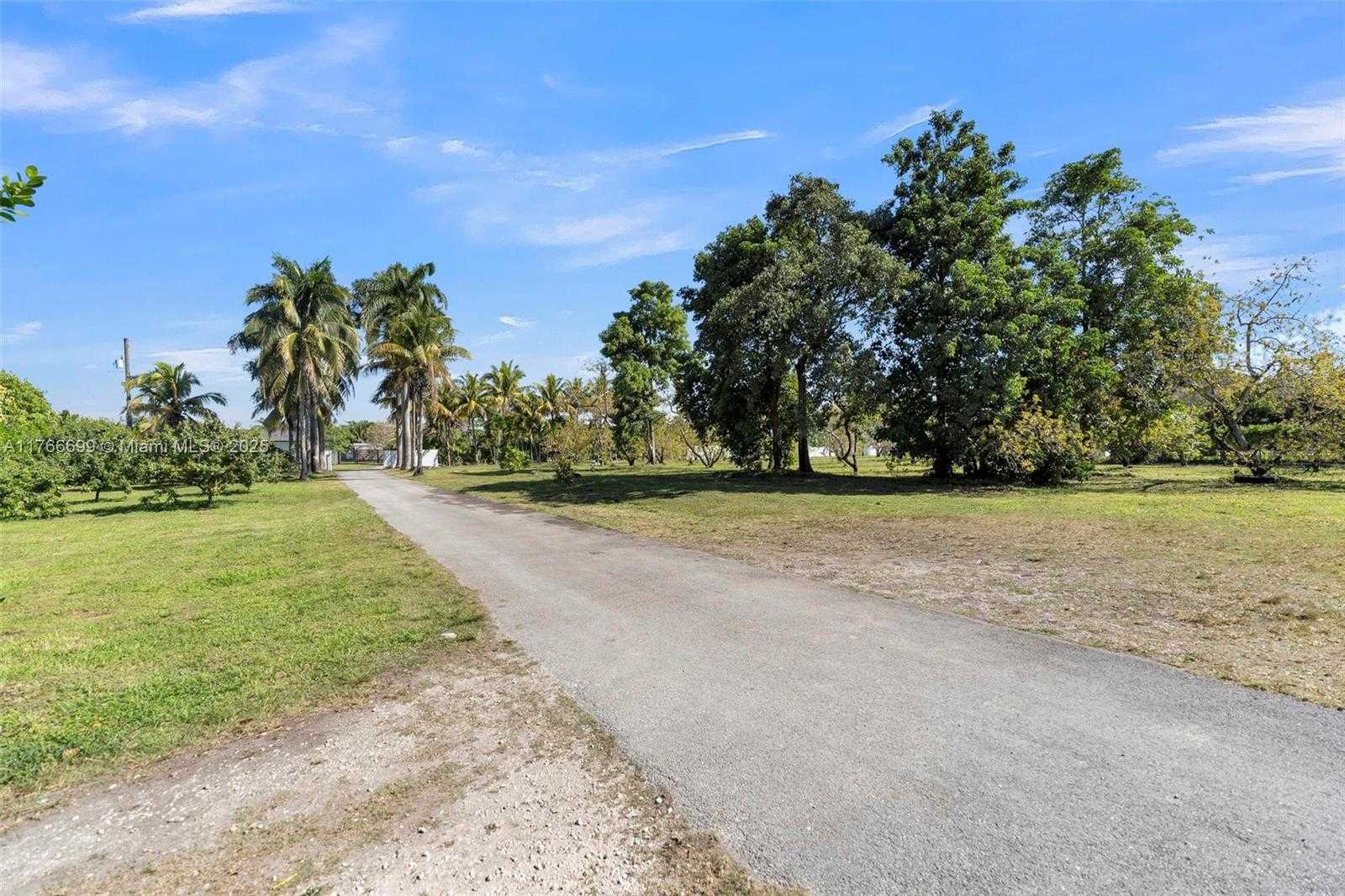 Small Image of 16950 SOUTH WEST 188TH ST, Miami Number 41