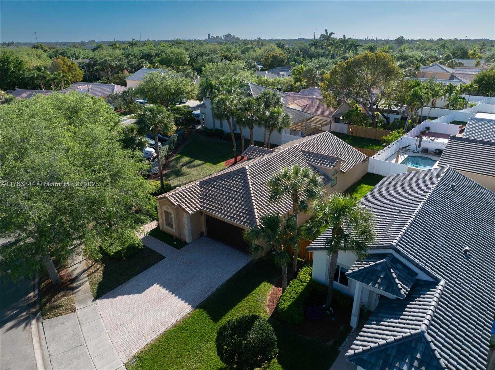 Small Image of 1026 NORTH WEST 170TH AVE, Pembroke Pines Number 10