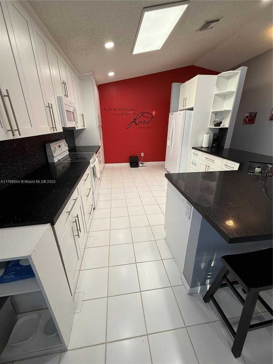 Small Image of 1026 NORTH WEST 170TH AVE, Pembroke Pines Number 14