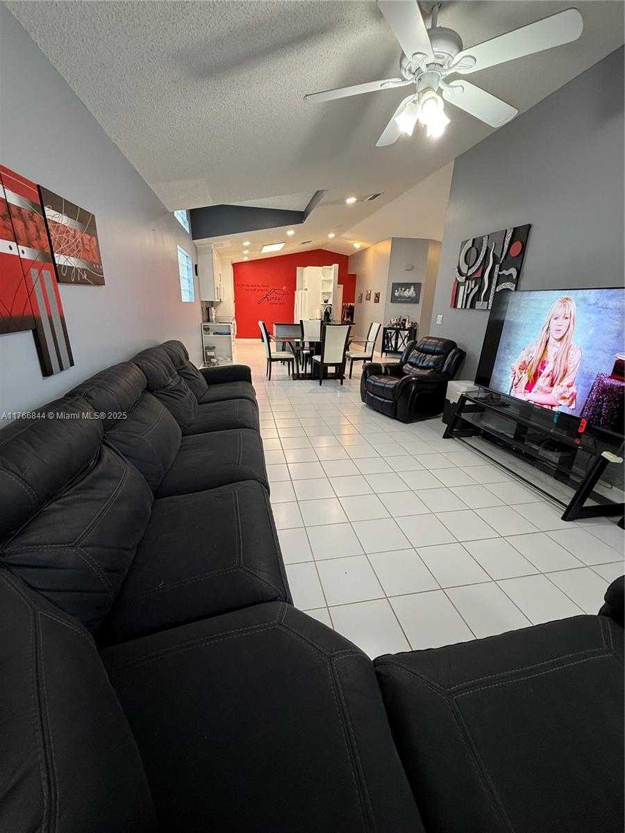 Small Image of 1026 NORTH WEST 170TH AVE, Pembroke Pines Number 16