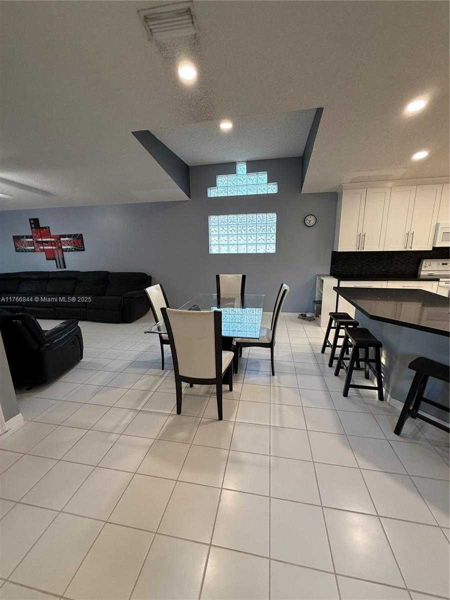 Small Image of 1026 NORTH WEST 170TH AVE, Pembroke Pines Number 18